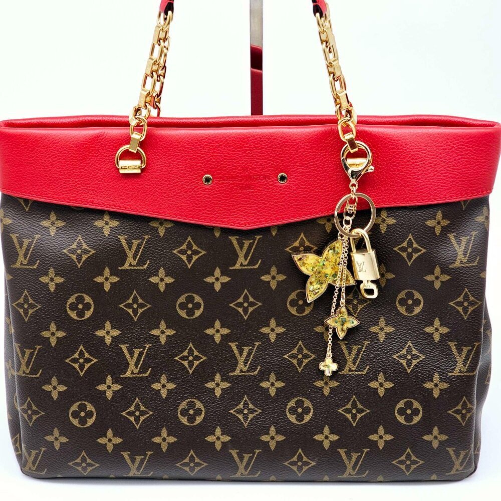 LV Gold Padlock & Key 🔒 Authentic Louis Vuitton Bag Unbranded Flower Charm - Picture 3 of 11